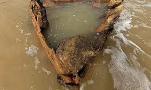 Phát lộ xác tàu cổ ở biển Hội An